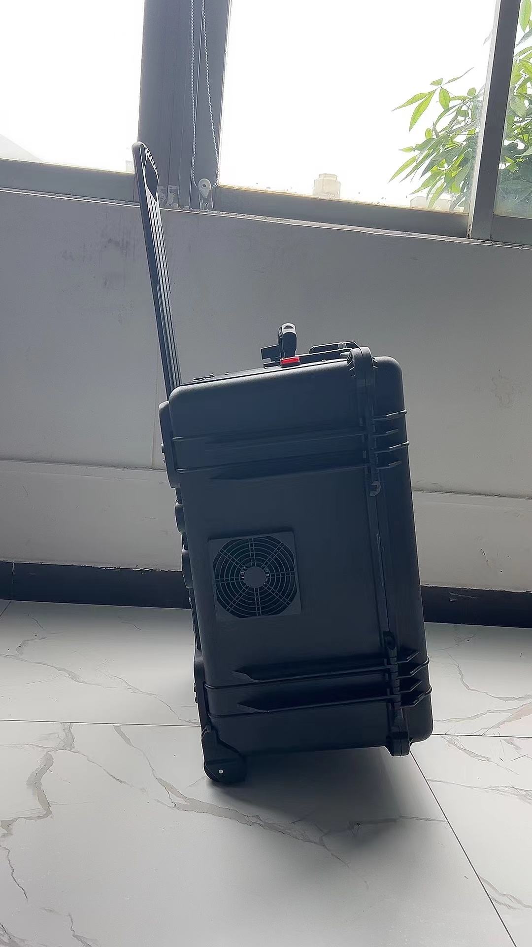 文圣手拉箱型移动通信干扰器